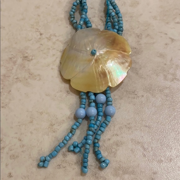 Breaded / Shell Necklace - Picture 2 of 3